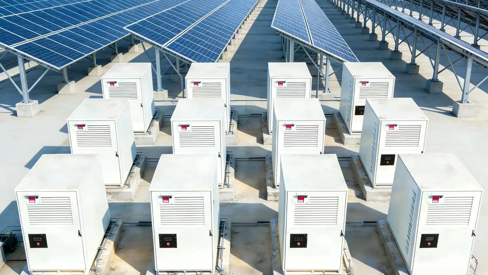 bess-for-800v-pv-arbitrage 800V PV telephely moduláris Galaxy 418 BESS egységekkel telepítve PV arbitrázshoz